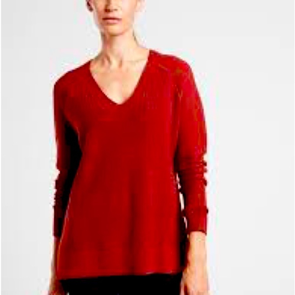 Athleta Hanover V-Neck Sweater in Canyon Red Polyester/Merino Wool Blend, Small